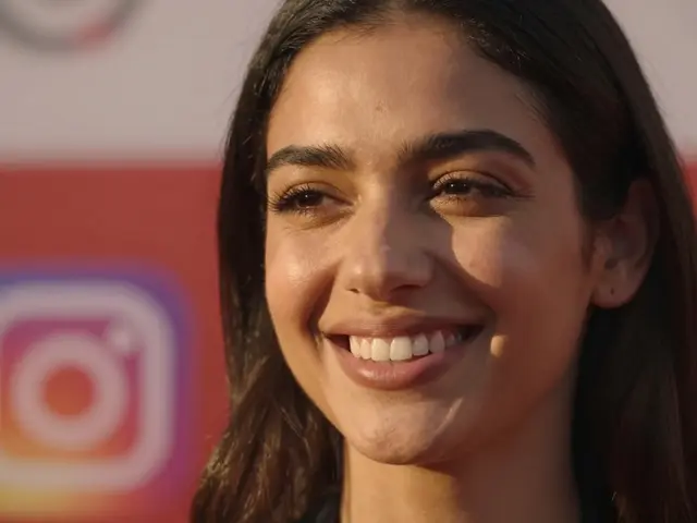 Proč některé celebrity milují svou mezeru mezi zuby