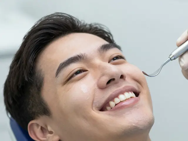 Jak opravit křivé zuby: fazety na přední zuby jako rychlé řešení