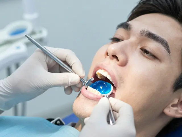 Jak se dělají otisky zubů: krok za krokem proces pro zubní náhrady