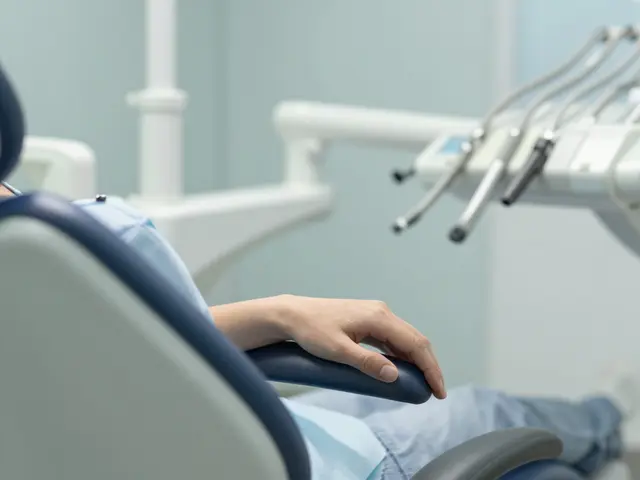 Jak dlouho trvá injekce od zubaře? Čas, bolest a tipy pro klidnou návštěvu